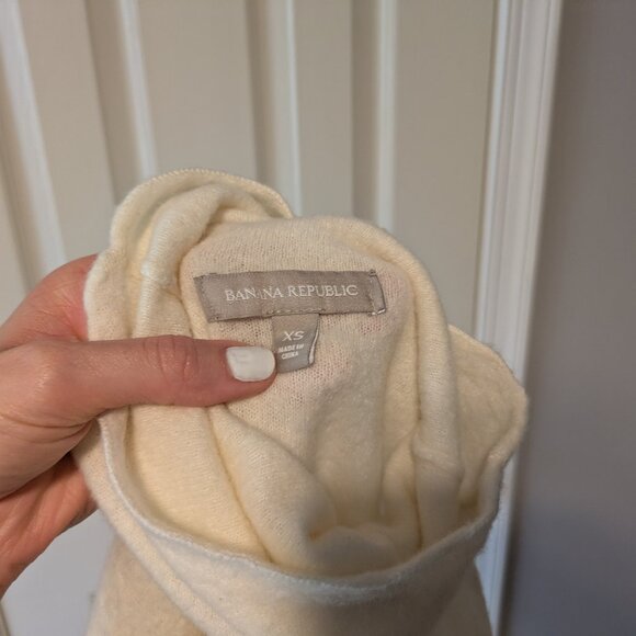 Banana Republic turtleneck, size xs - Picture 3 of 4
